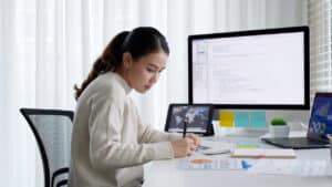 Employee using a virtual desktop that's part of her architectural technology